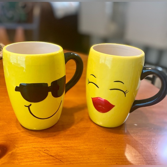 Cracker Barrel Smiley His & Her Yellow/Black Coffee Mugs - Set of 2 - SO CUTE 😎 - Picture 1 of 14